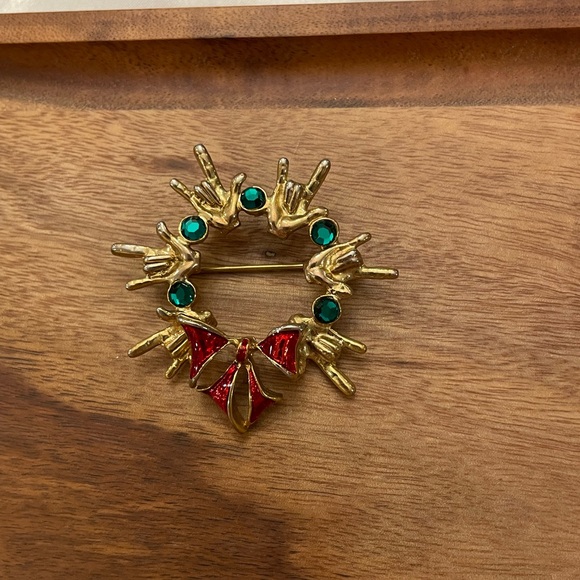 I Love You Christmas Wreath Brooch Pin ILY Sign Language Enamel Rhinestone Gold - Picture 5 of 5